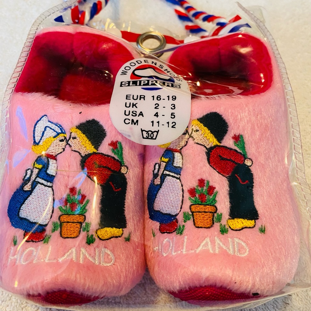 Super Cute Holland-Style Baby Soft Slipper Booties  - Size 4 - 5 - box 14
